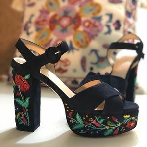 Club Monaco Shoes - Like new Club Monaco embroidered platform sandals Club Monaco Shoes - Like new Club Monaco embroidered platform sandals